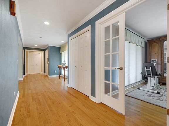 5th image of 10764 W Pickford Ave