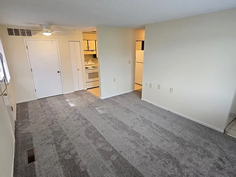 Prairie Meadows Apartments — Photo 31