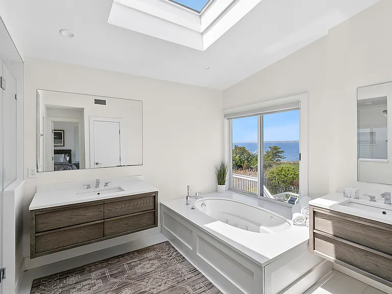588 Dune Rd — Photo 10
