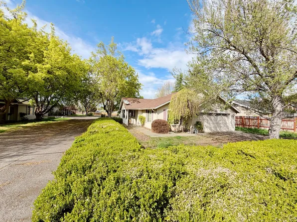 445 Midway Rd, Medford, OR 97501