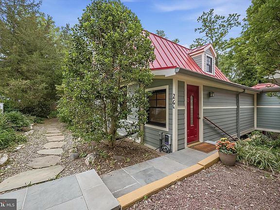 3rd image of 26 Wellesley Cir