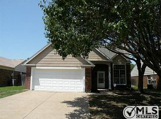 517 Myrtle Dr, Arlington, TX 76018