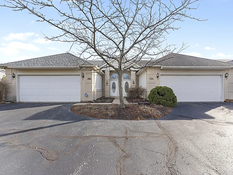 743 Hilltop Ln — Photo 1