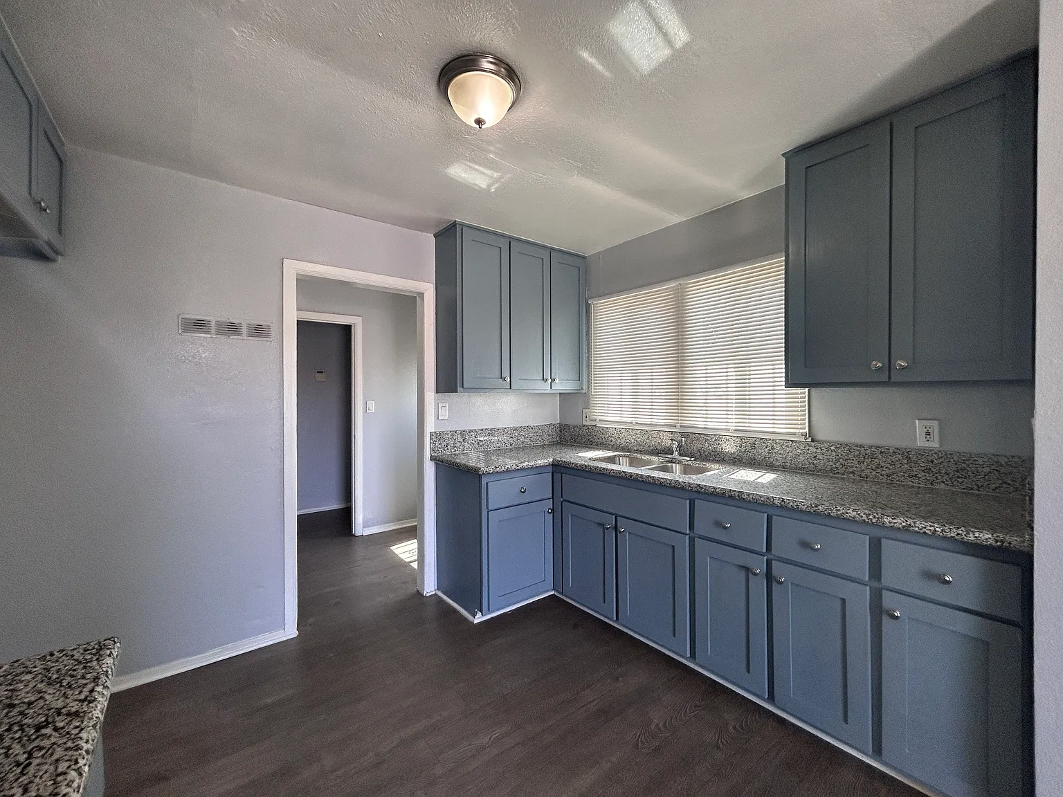 3 bed, 1248 sqft, $3,300 — Photo 4