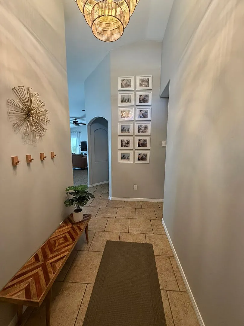Fully Furnished All Bills Paid 3 Bedroom 2 Bath Home — Photo 2