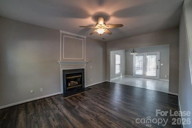 3 bed, 2.5 bath, $2,000 — Photo 2