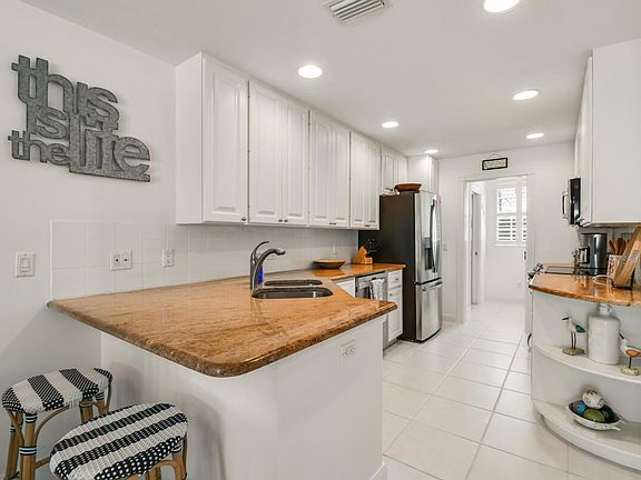 3rd image of 221 Fortuna Dr