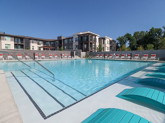 3rd image of 305 Collins Industrial Way #5220