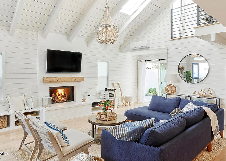 5121 Seabreeze Way