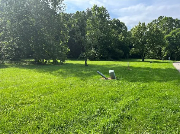 2745 Sunderland Dr, Martinsville, IN 46151