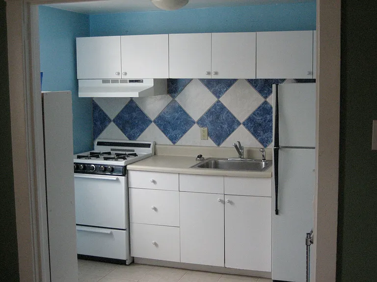 729 Corinthian Ave #3R — Photo 9