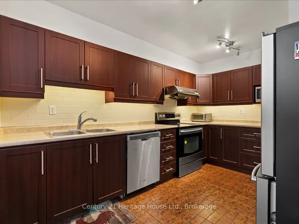 45 Carlton St #609, Toronto, ON M5B 2H9