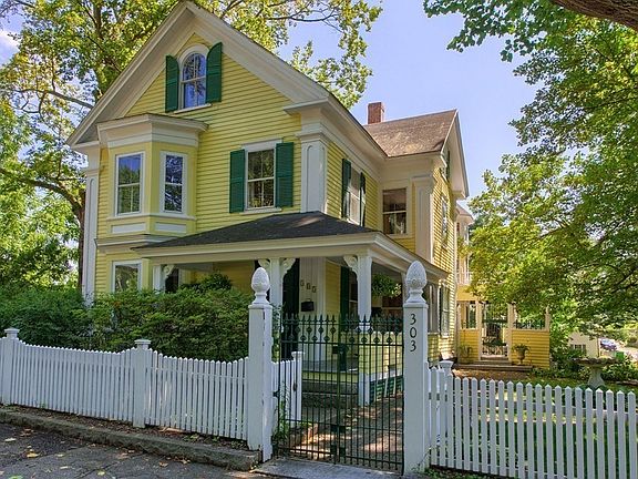 3rd image of 303 Blossom St