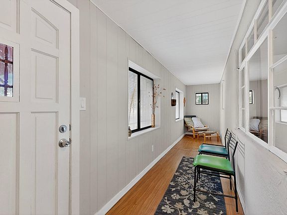 3rd image of 833 California St SE