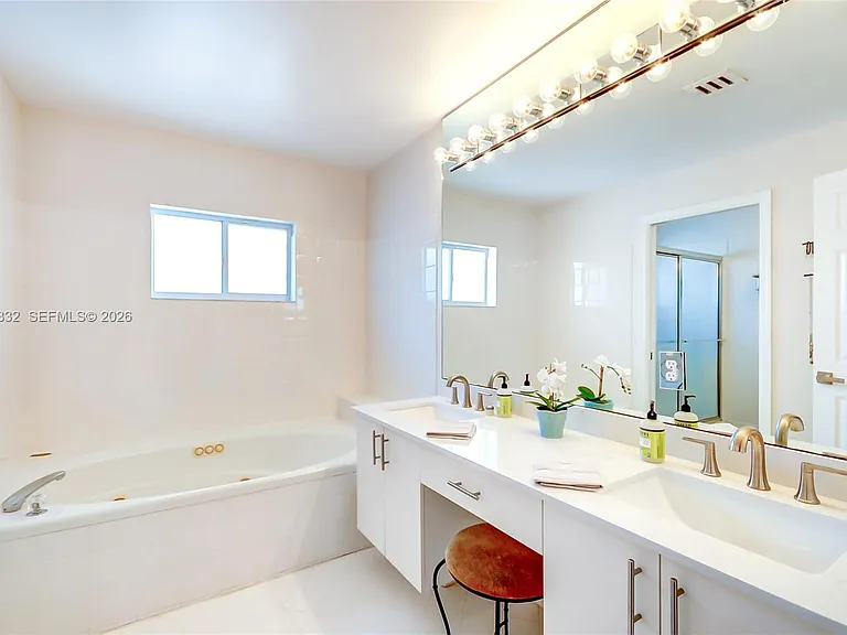 10237 NW 52nd Ln #10237 — Photo 28