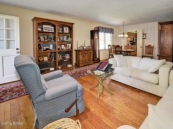 3rd image of 10337 Timberwood Cir