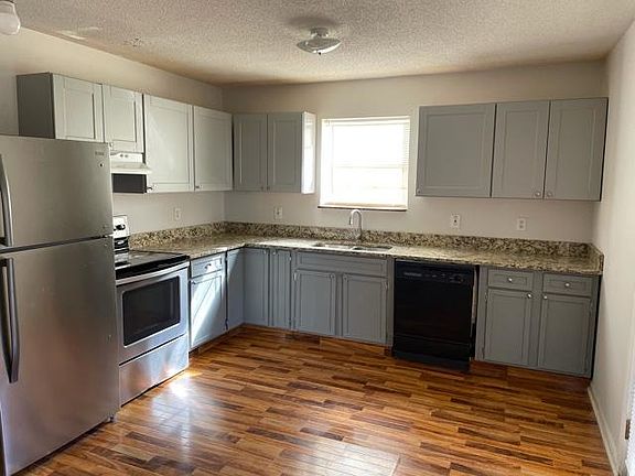 2nd image of 4720 Victoria Dr