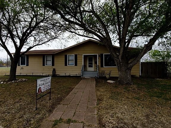 5th image of 911 S Brazos St