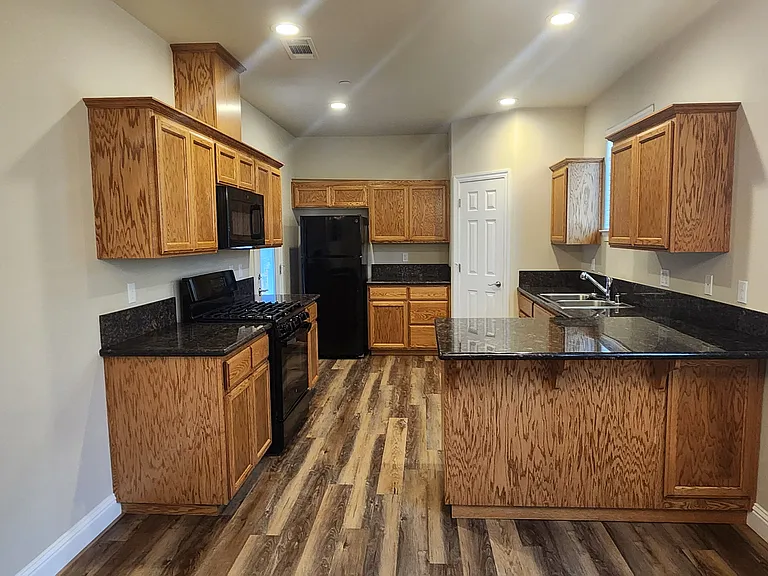 Lofty Oak Dr — Photo 3