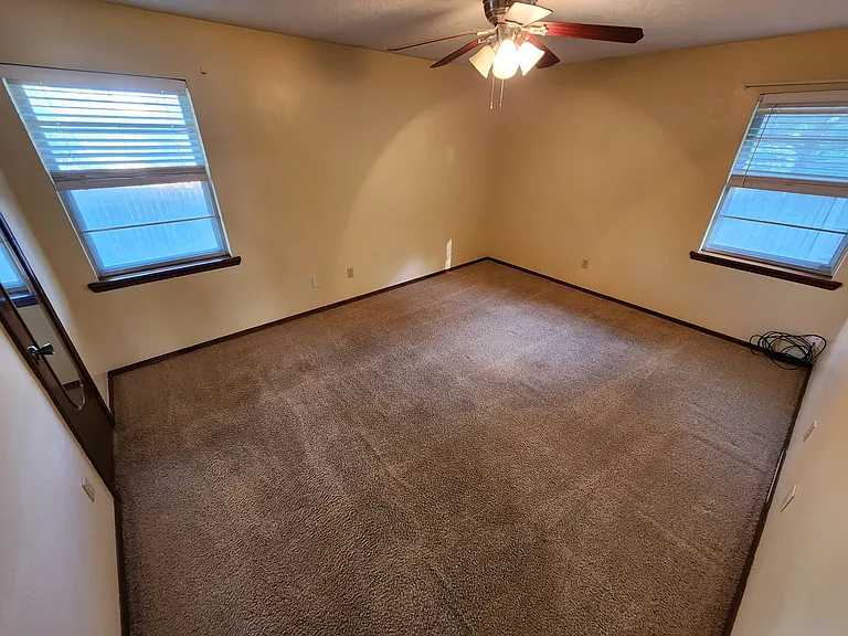 329 S Morrison Dr — Photo 10