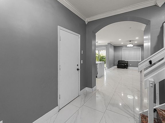 3rd image of 6119 Seminole Gardens Circle