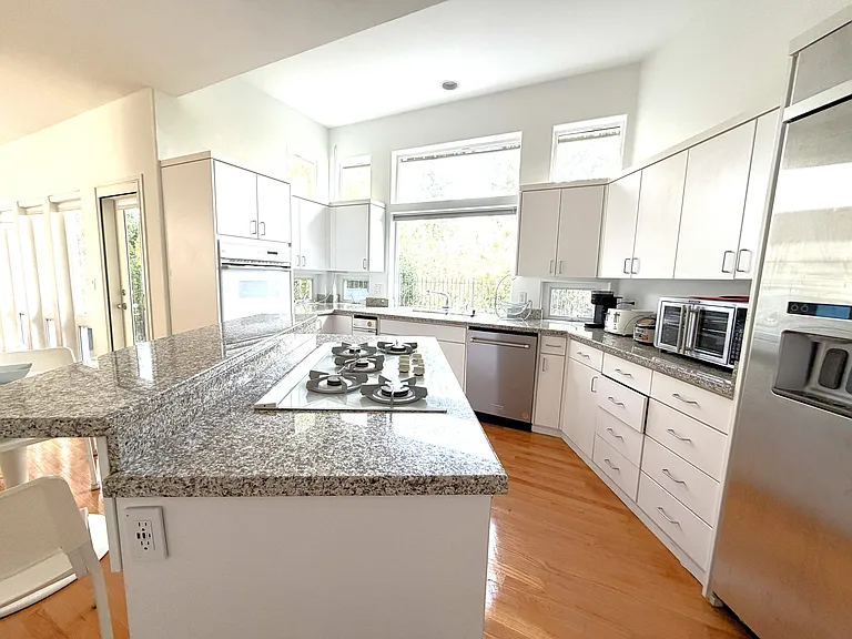 8509 NW Hazeltine St — Photo 11