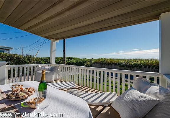 Front house - covered porch to sea
