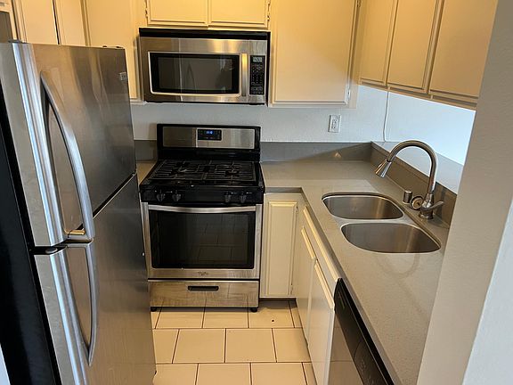 3rd image of 1000 S Corning St APT 105