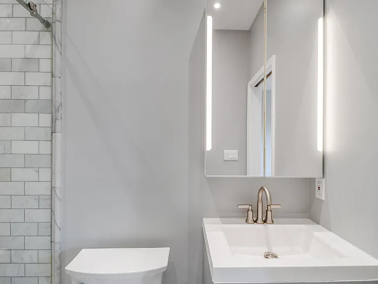 8 R St NW #1 — Photo 6