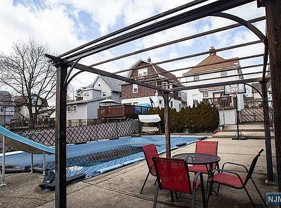 2nd image of 286 Livingston Ave