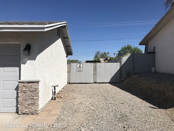 4th image of 2471 Smoketree Ave N