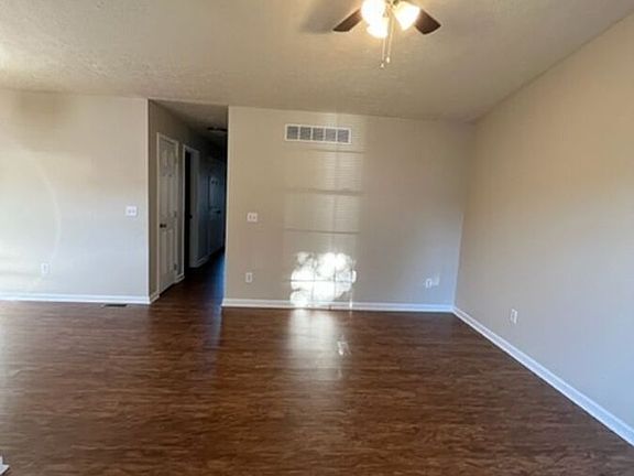 3rd image of 301 Parker Pl