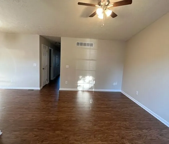 301 Parker Pl — Photo 3