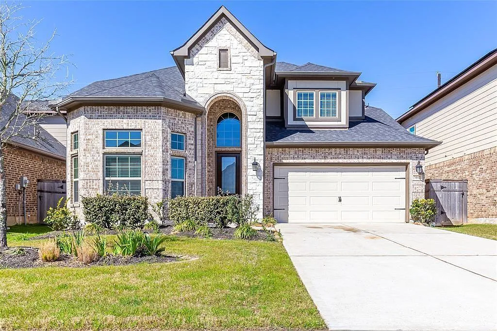 4 bed, 3.5 bath, 2938 sqft, $3,400 — Photo 1