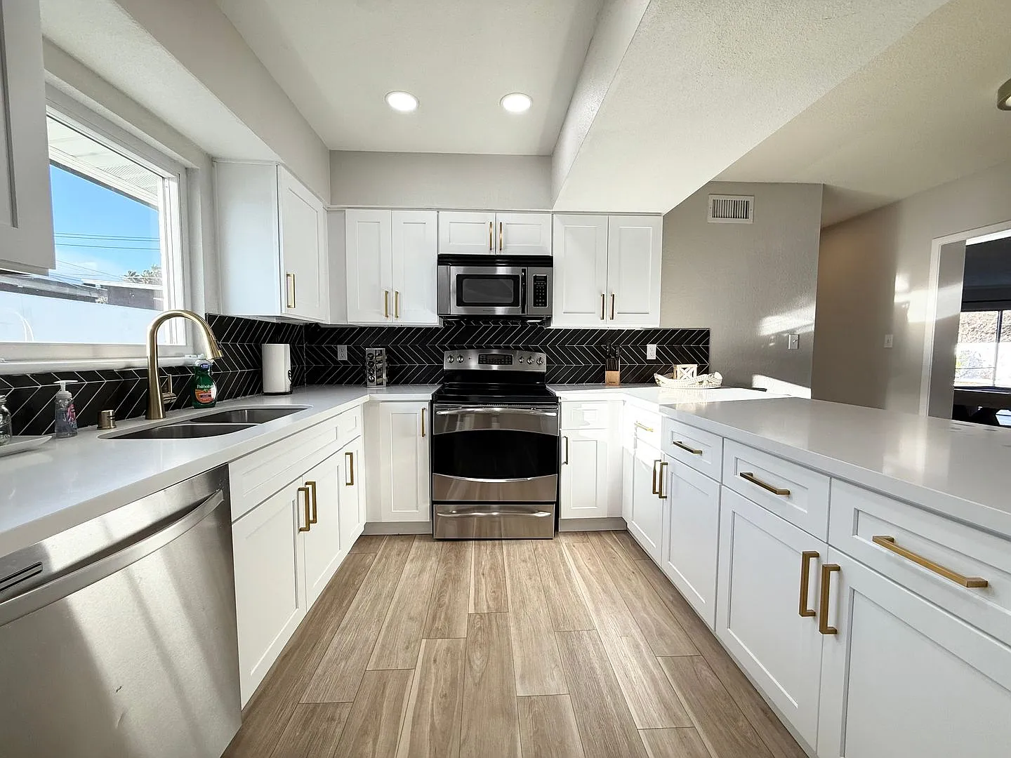3/BD 2/BA Home Near the Las Vegas Strip No HOA, Pool, & RV Parking! — Photo 2