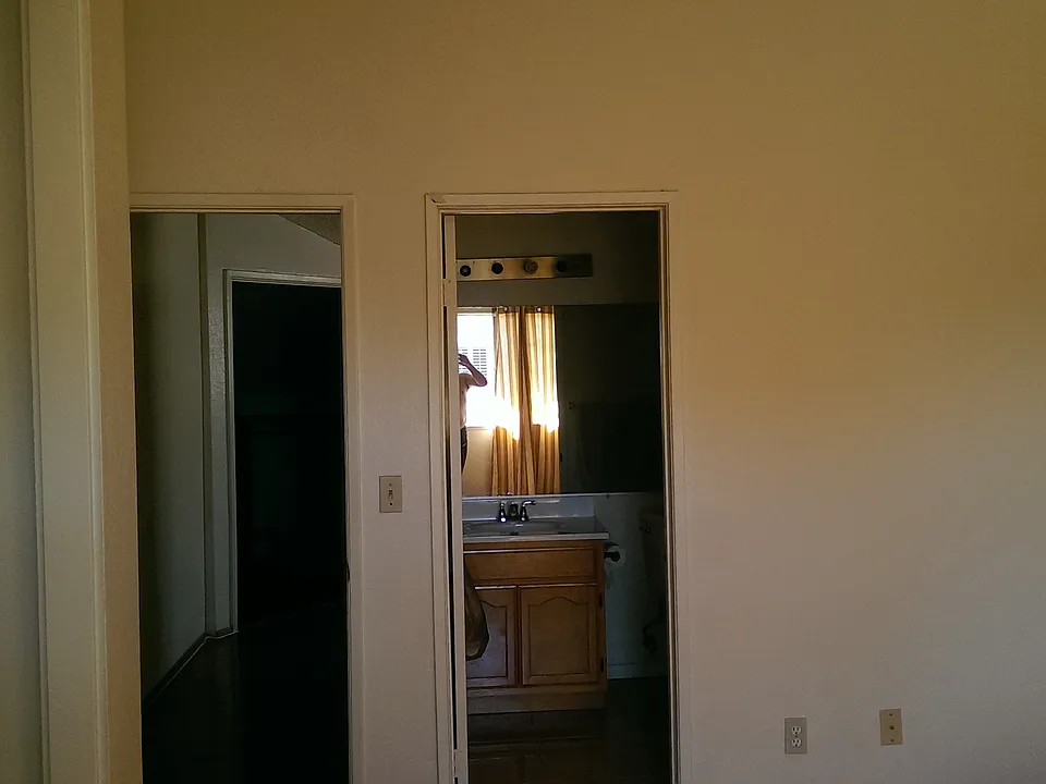 2915 E 60th Pl