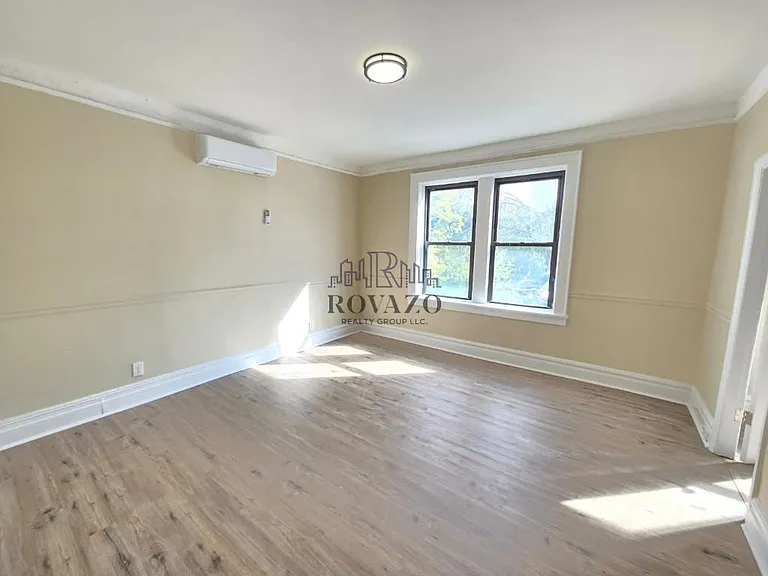 18-19 40th St #305 — Photo 4