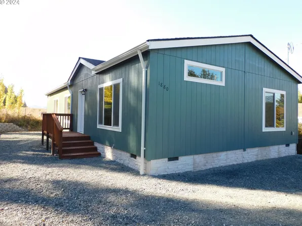 1880 Kincheloe St, Myrtle Point, OR 97458