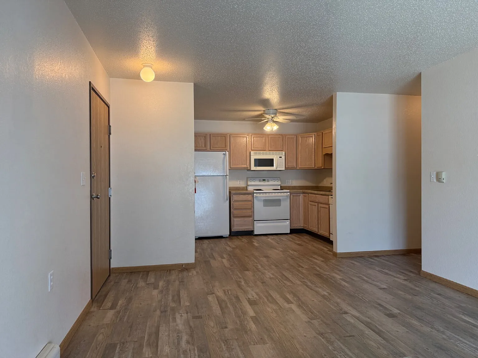 1 bed, 1.0 bath, $995 — Photo 3