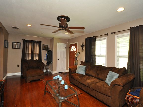 4th image of 122 W Jewell St