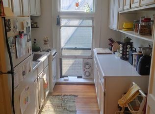922 E Knapp St APT 22, Milwaukee, WI 53202