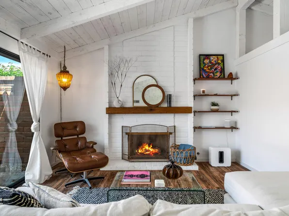 2487 S Gene Autry Trl Unit C, Palm Springs, CA 92264