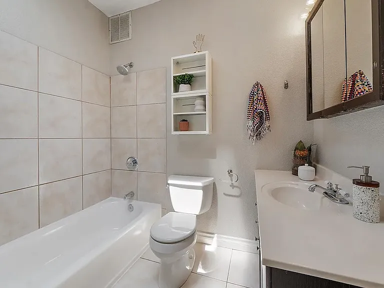 2314 Meade St — Photo 12