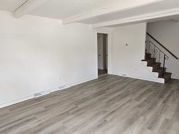 2nd image of 54-56 Dean St #54