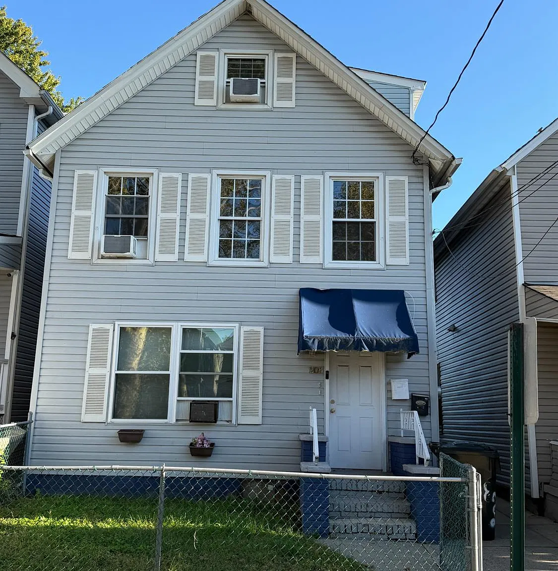 2 bed, 1.0 bath, $2,000 — Photo 2