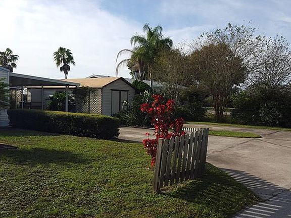 2nd image of 2318 Lakeview Dr