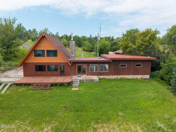 3024 W Lakeside Rd, Jamestown, ND 58401