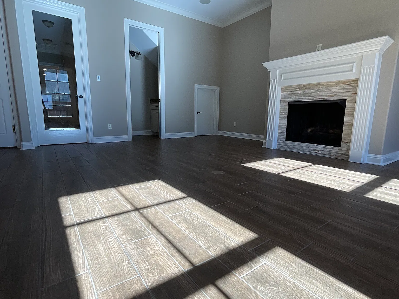 4 bed, 2328 sqft, $3,600 — Photo 2