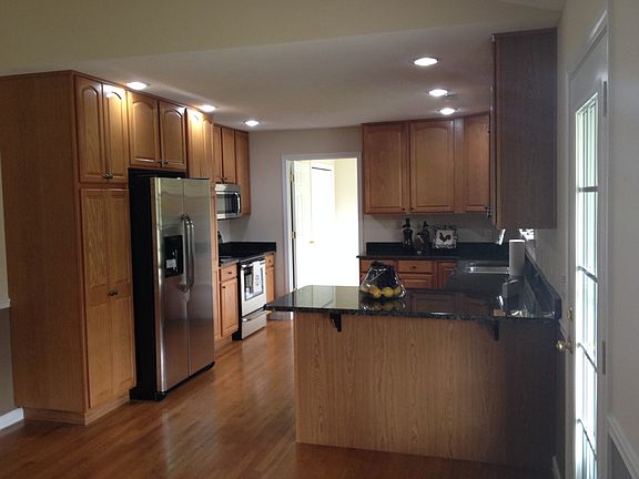 Spacious granite kitchen