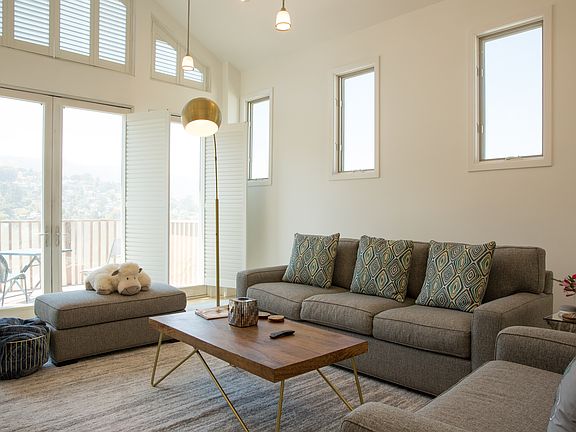 3rd image of 223 Santa Clara St